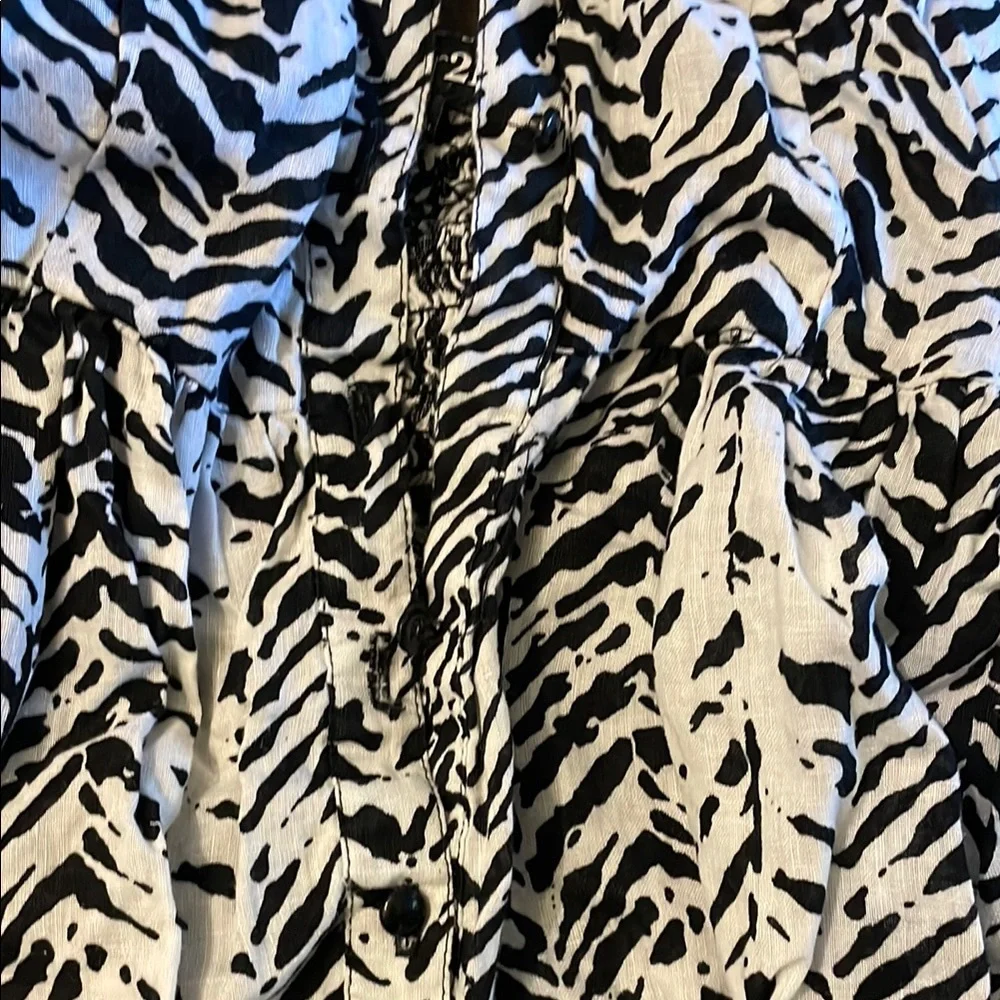 Stylish Black and White Patterned Dress - Picture 2 of 2